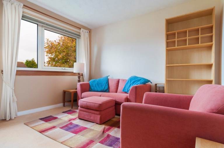 Delightful, 1-bedroom, 1st floor flat with private garden in East Craigs – available soon