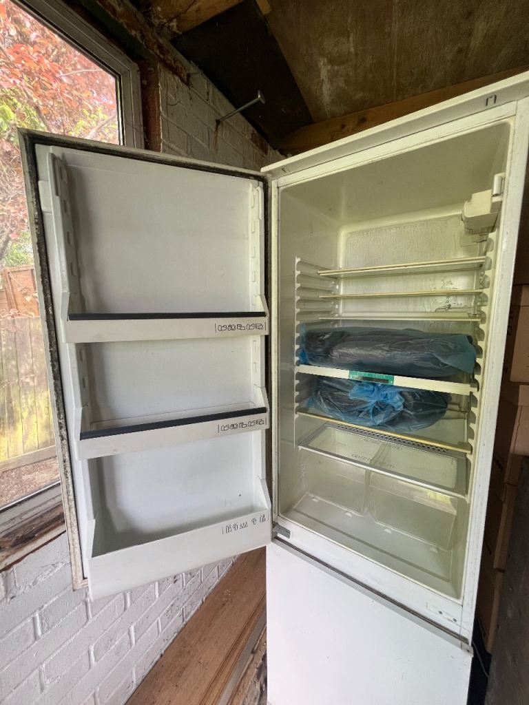 WORKING Zanussi Frost-Free White Fridge Freezer – Fair Condition
