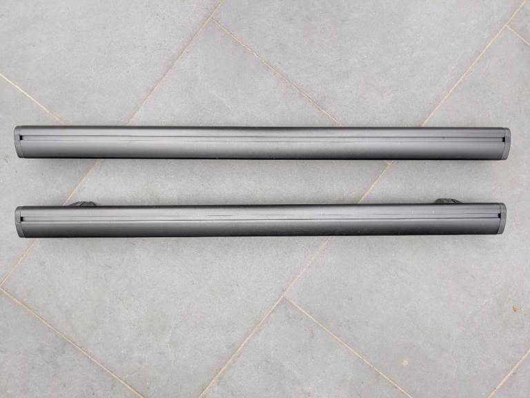 Cruz Airo Dark R Aluminium Roof Bars hardly used. Fit Skoda Octavia Estate mkIII  & other cars