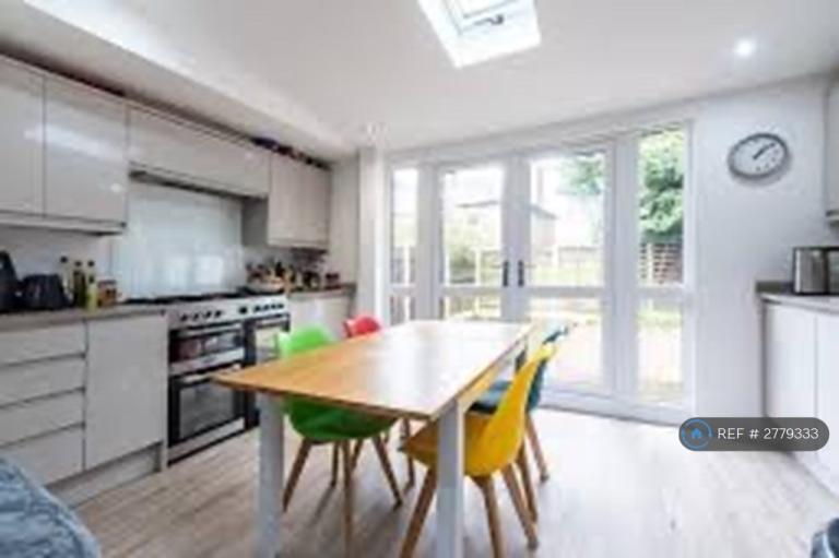 1 bedroom in Queens Road West, Nottingham, NG9 (#2779333)