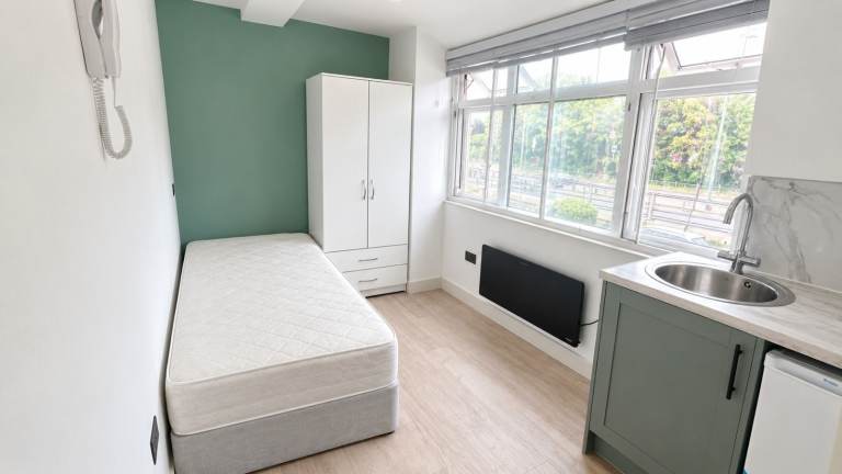 BENEFITS ACCEPTED - Studio Flat Available in Surbiton Kingston KT6