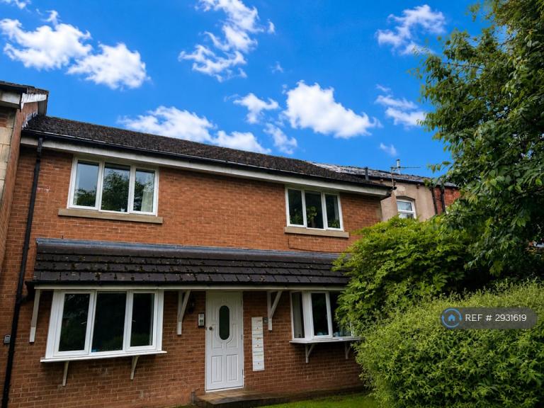 2 bedroom flat in Bowling Court, Bolton, BL1 (2 bed) (#2931619)