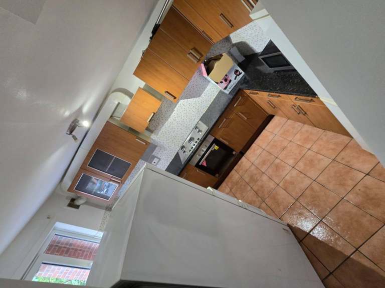 Spacious and Cosy Double Room for Rent in - SW15 5QD