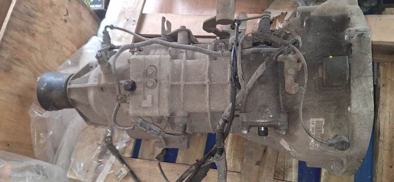 Hyundai iLoad / i800 / H-1 models 5-speed  manual gearbox paired d4cb engine