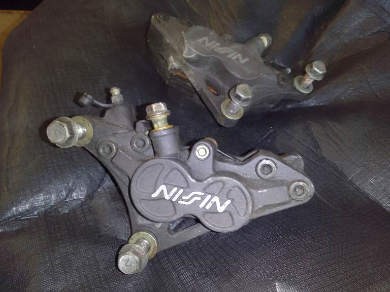 Suzuki gsxr750 slingshot front brake calipers