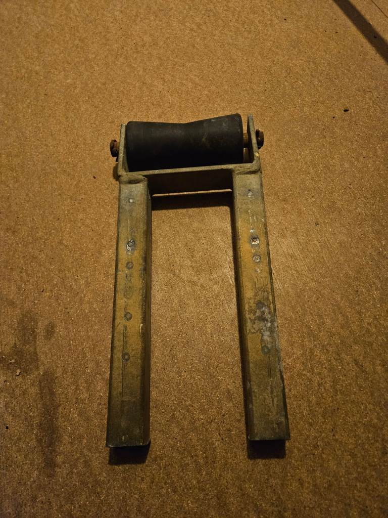 Admiral Boat trailer keel roller with bracket. 150mm wide.