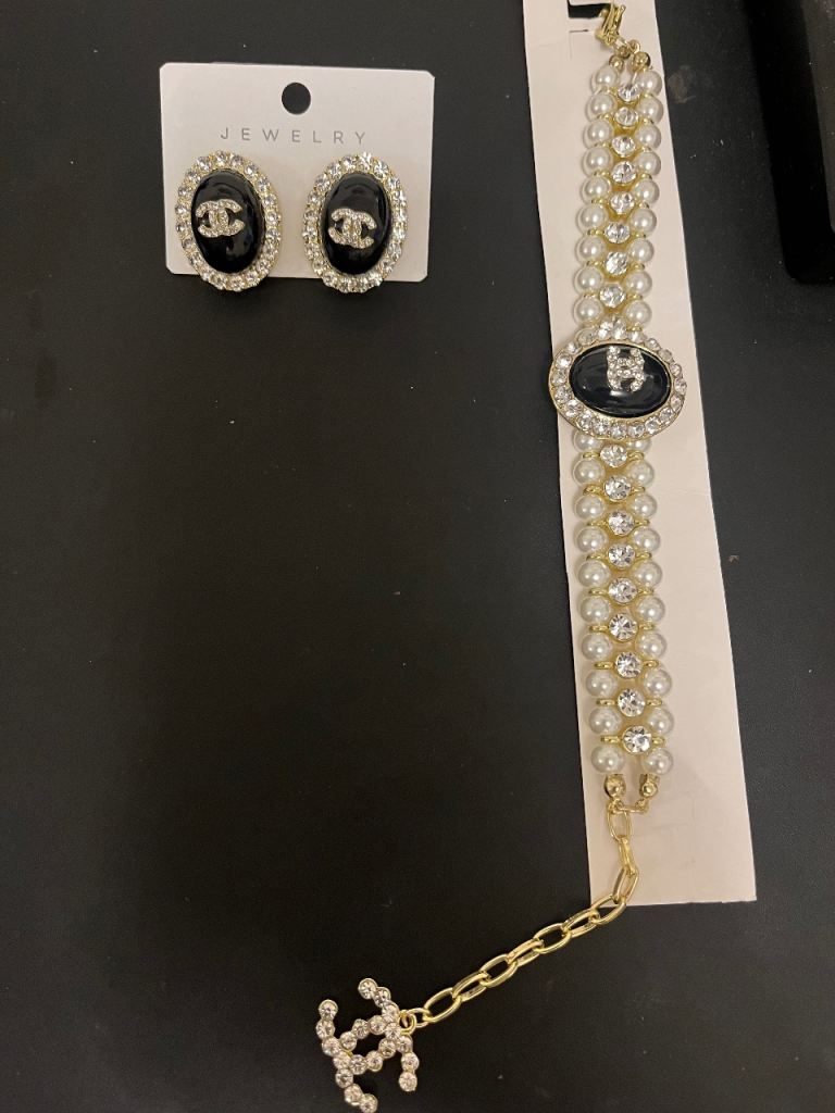 Fashion earrings & bracelet set