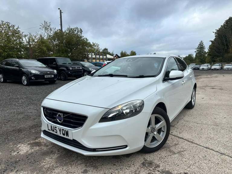 Volvo V40 1.6 T4 SE Nav Hatchback 5dr Petrol Powershift Euro 5 (s/s) (180 ps) Petrol Automatic