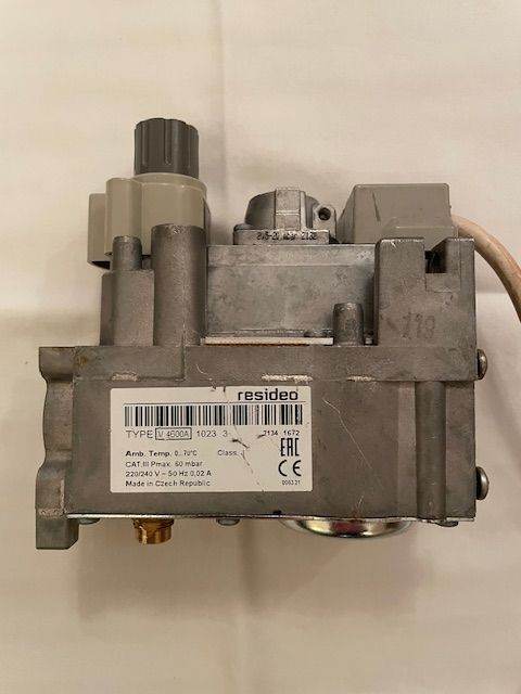 Honeywell V4600A1023U gas valve  (Reduced to clear)