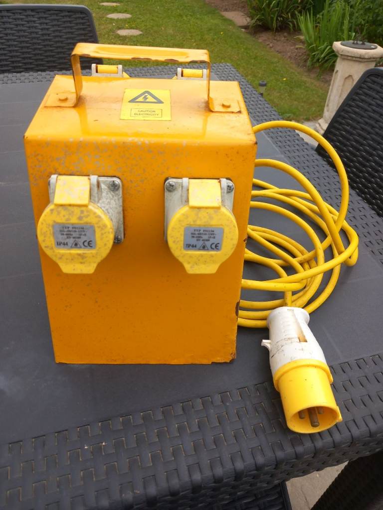 110v 4way Splitter box with cable and plug
