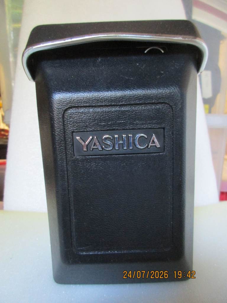 YASHICA MAT-124G -JAPANESE BOX CAMERA