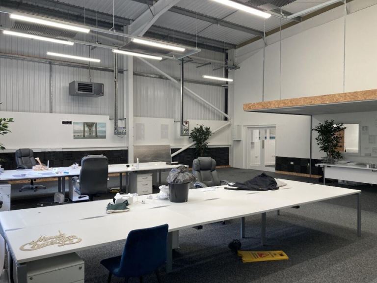 Office Desk - 6 Person 