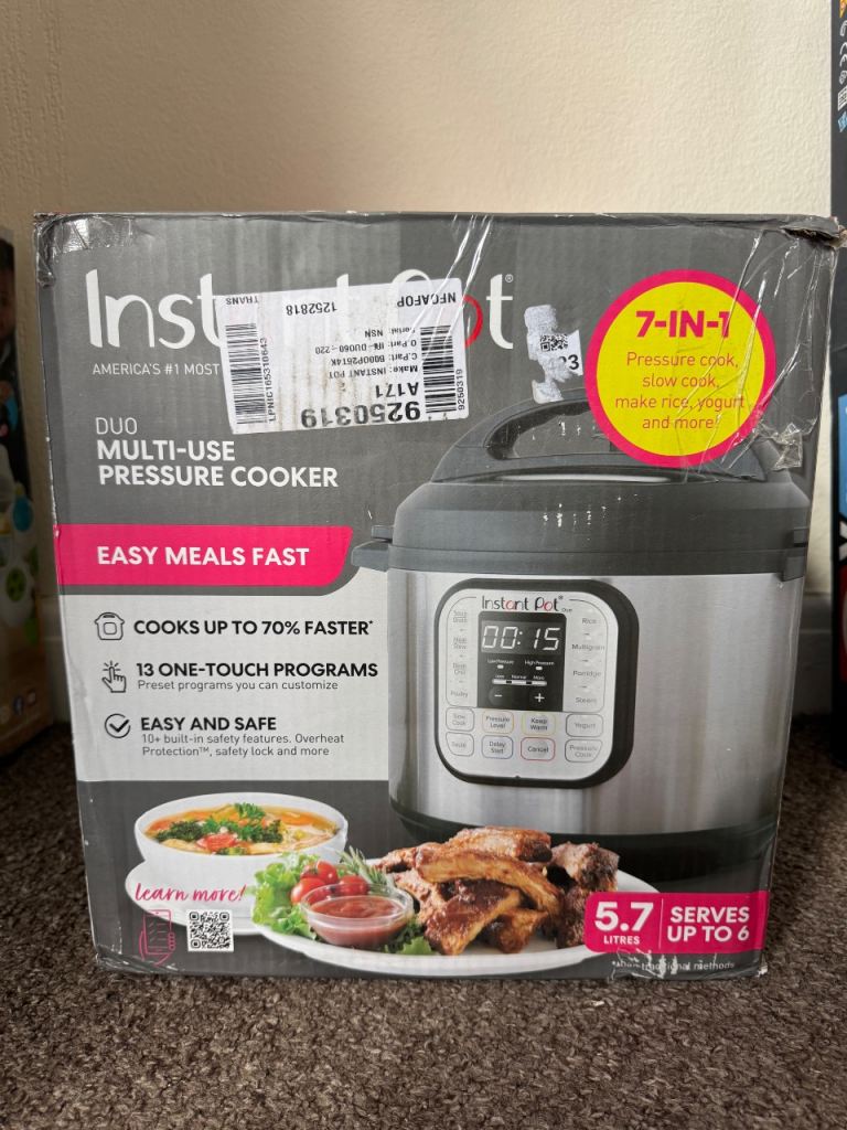 Instant Pot 5.7L Multi-Cooker 7-in-1 Pressure Cooker, Slow Cooker, Steamer