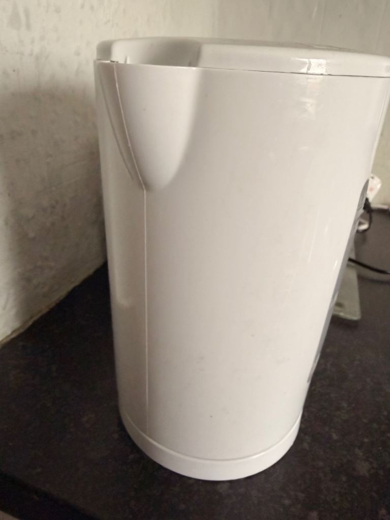 Air fryer and electric kettle