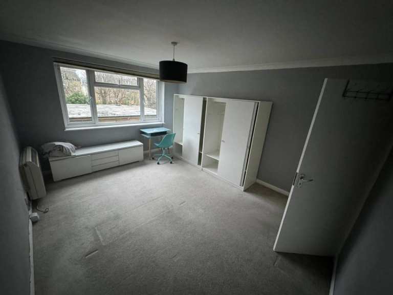 Huge double room in Hove 