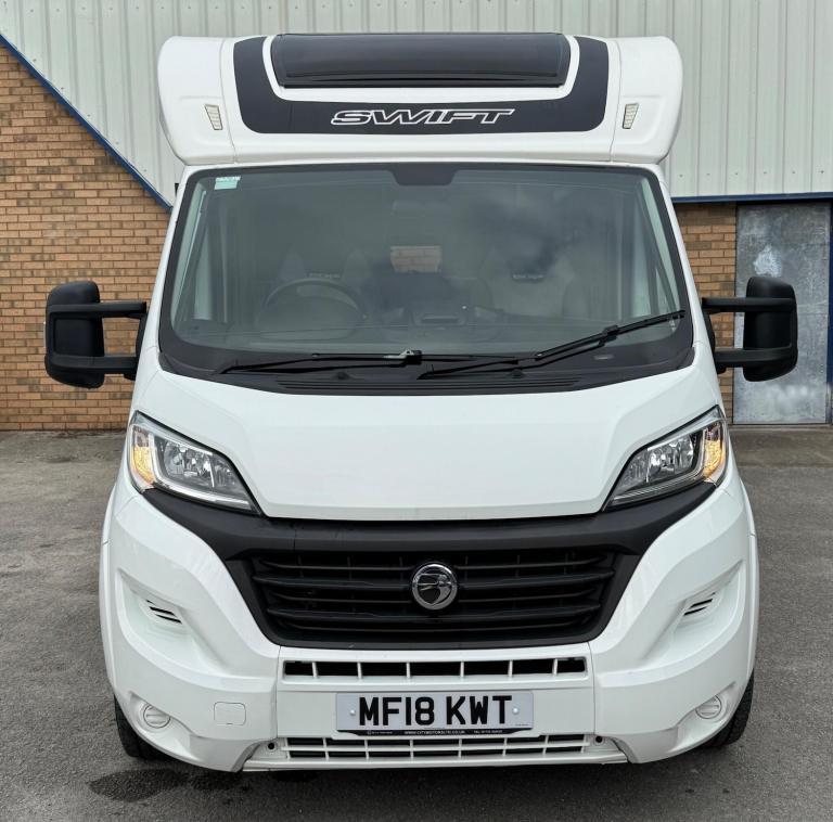 SWIFT ESCAPE 695 - 2017