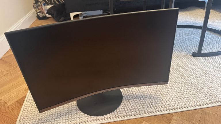 Samsung Curved Computer Monitor - Good Condition