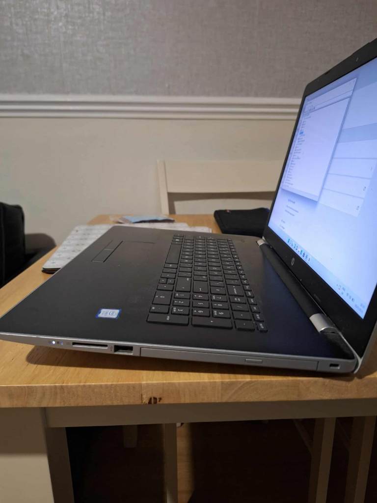 Hp i3(7th gen),240gb ssd,8gb ram,win11 laptop