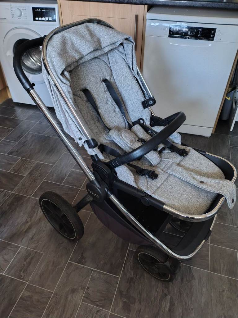 Venicci Tinum Pram and travel system (collection only)