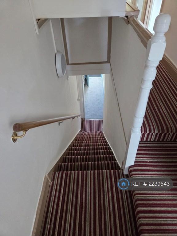 2 bedroom flat in Drove Road, Weston-Super-Mare, BS23 (2 bed) (#2239543)