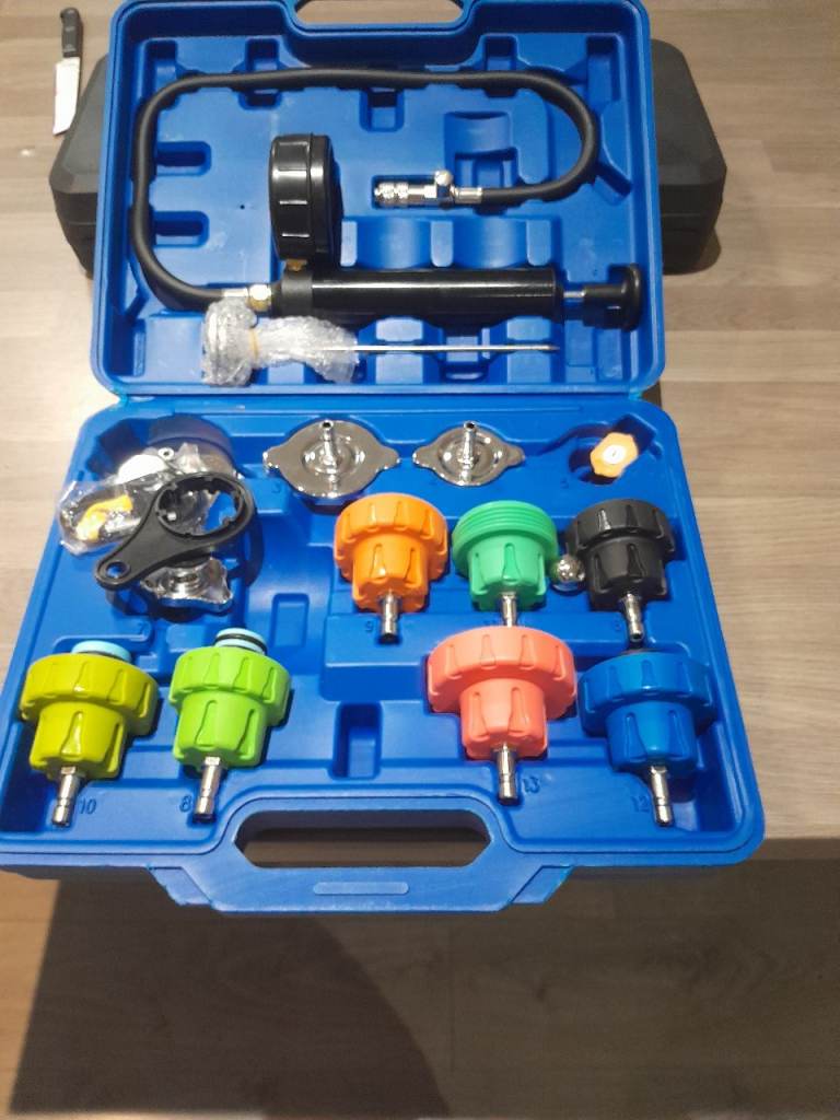 Car radiator pressure tester kit 13 pcs blue case