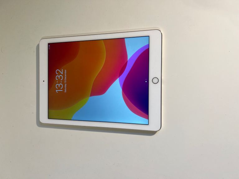 image for Apple iPad Air 2, 32 GB unlocked WiFi in good condition 