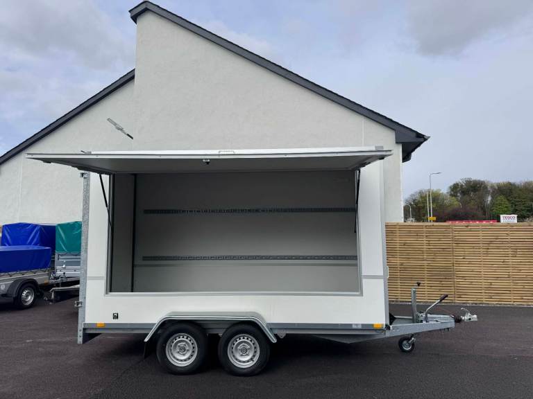 BRAND NEW TWIN AXLE CATERING TRAILER/ FOOD TRUCK/ BURGER VAN 2000KG