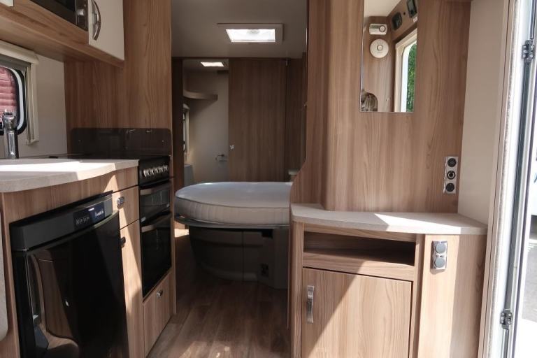 2017 SWIFT Astbury Major 4SB 