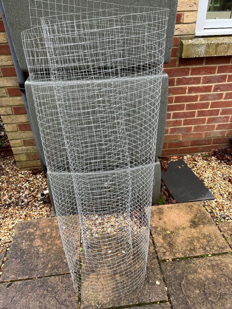 Wire mesh fencing