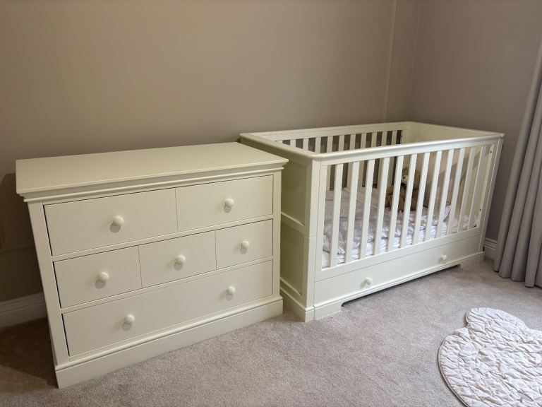 Mamas & Papas Oxford white 2 piece cotbed and dresser changer 