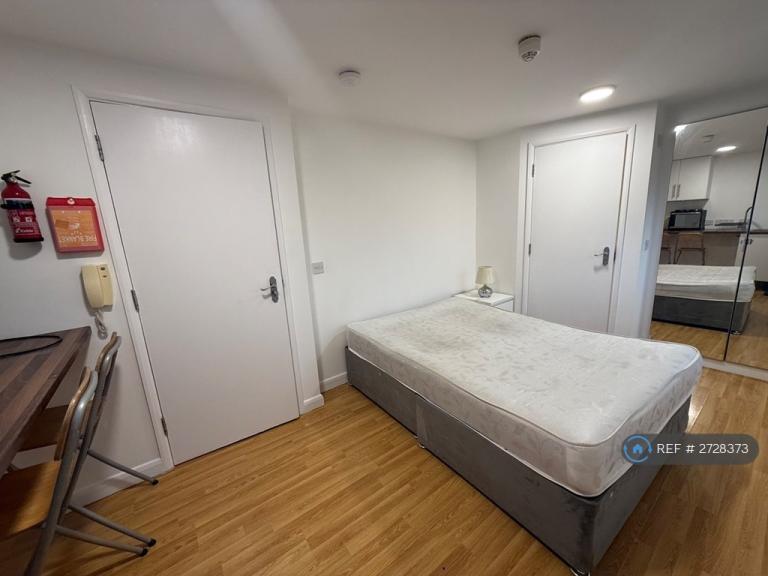 Studio flat in Woodstock Avenue, London, NW11 (#2728373)