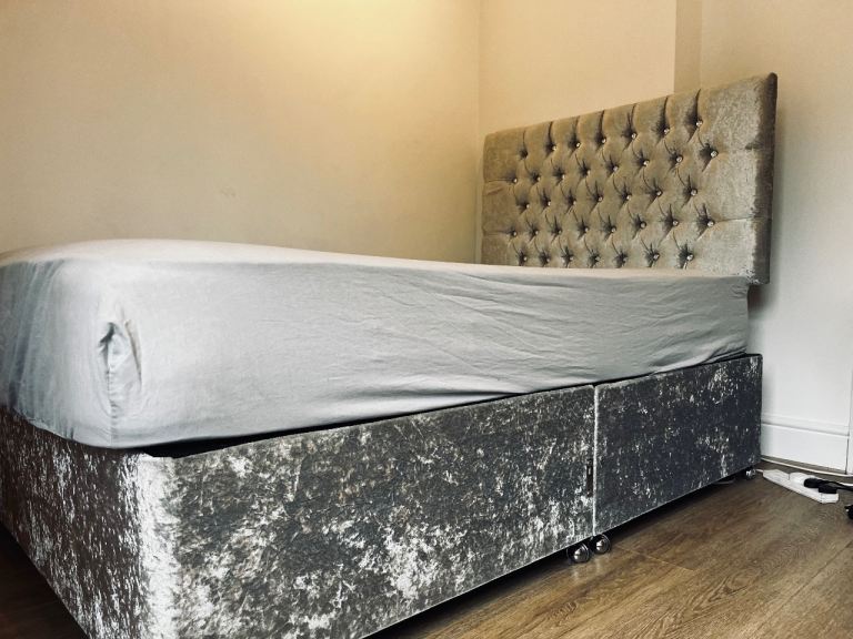 Small double silver / grey crushed velvet duvan