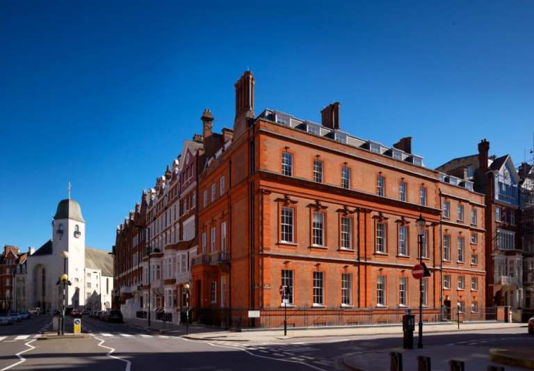 *Knightsbridge* Private Serviced Offices: Units from 2 to 50 desks for rent SW1