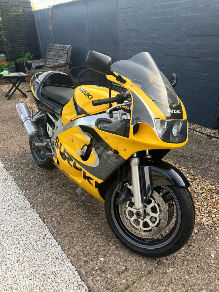 Suzuki GSX-R 600 K1 –SRAD 1998 yellow and black