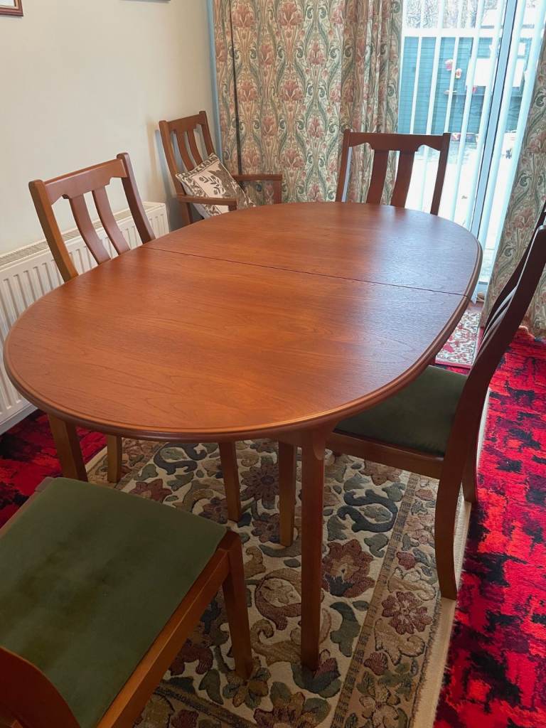 Dining Table and 4 chairs