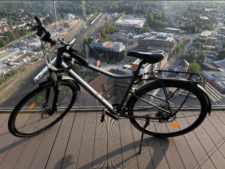 Riverside 500 Hybrid Bike – Size L – Excellent Condition – Full Accessories Included
