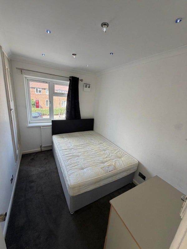 🏠 AMAZING ROOM | In GREENWICH SE3 9QH — AVAILABLE NOW 🌟