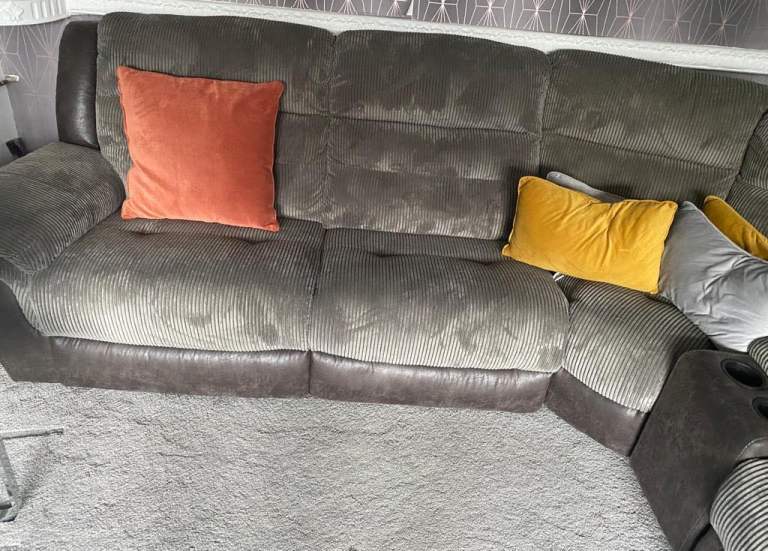Large Grey Corner Sofa with Recliner – Good Condition
