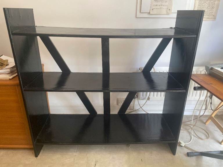 Three-tier shelf unit in black gloss finish