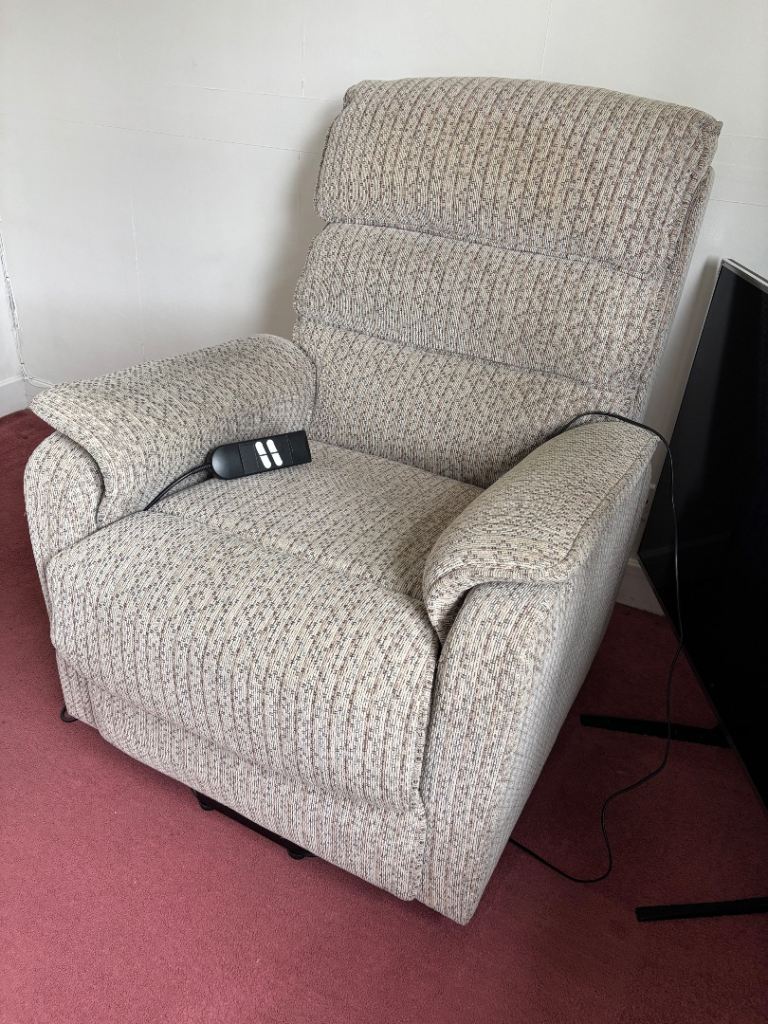 Riser recliner chair 