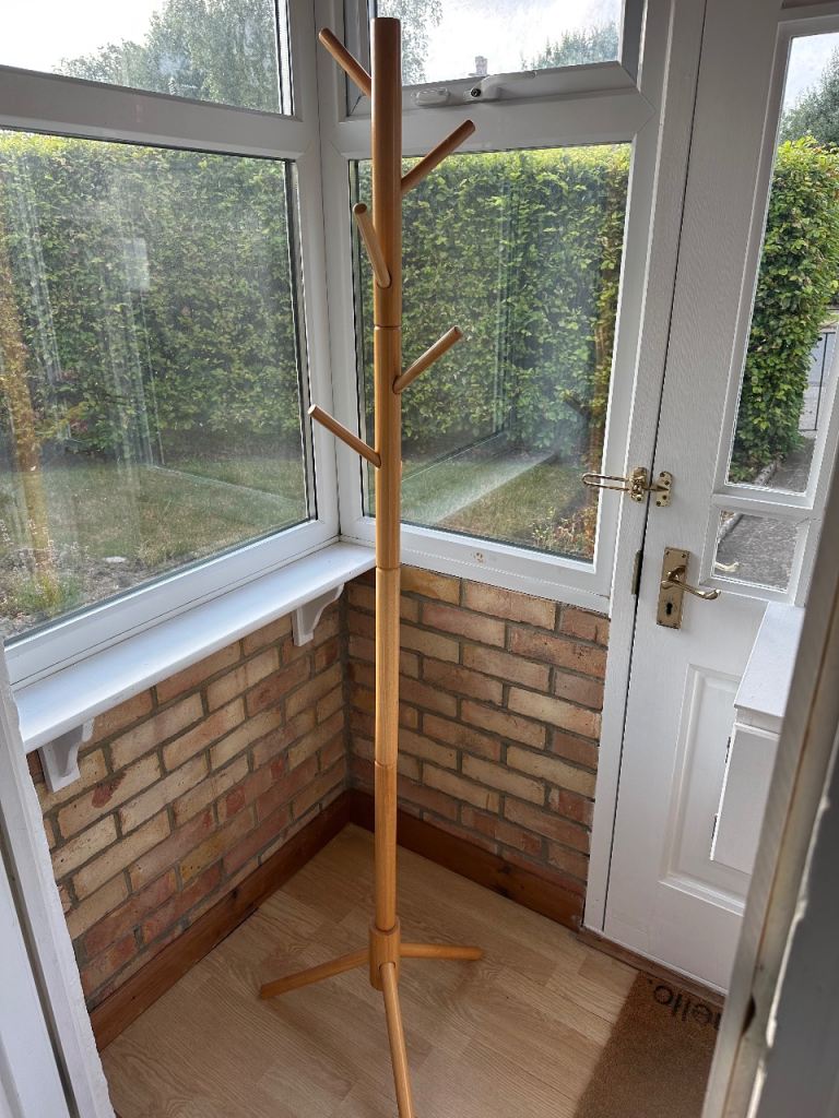 Wooden Coat Stand with Multiple Hooks – Perfect Condition