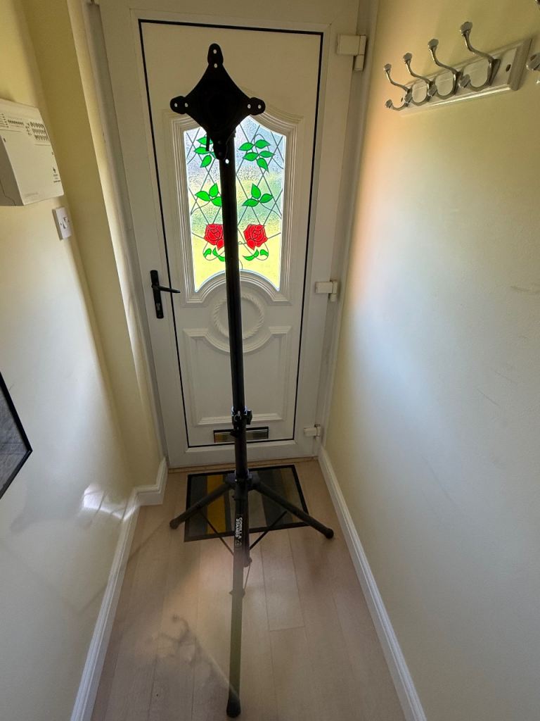 Gorilla dart board stand and ring. 