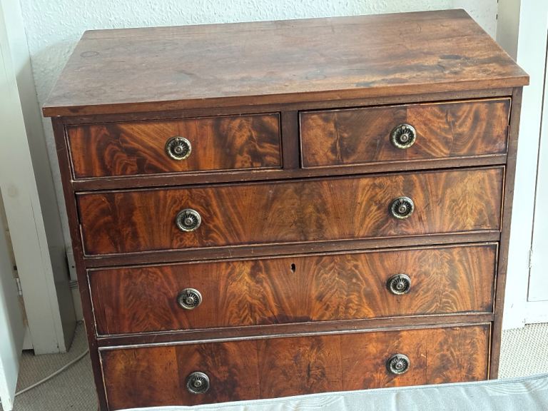 Antique chest of drawers. Excellent condition