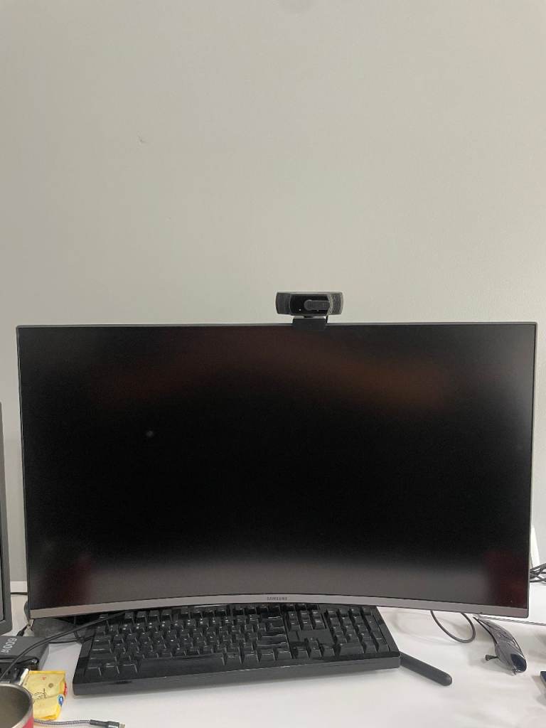 SAMSUNG 32" Curved UHD high resolution monitor