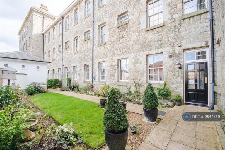 2 bedroom flat in Tarragon Road, Maidstone, ME16 (2 bed) (#2844659)