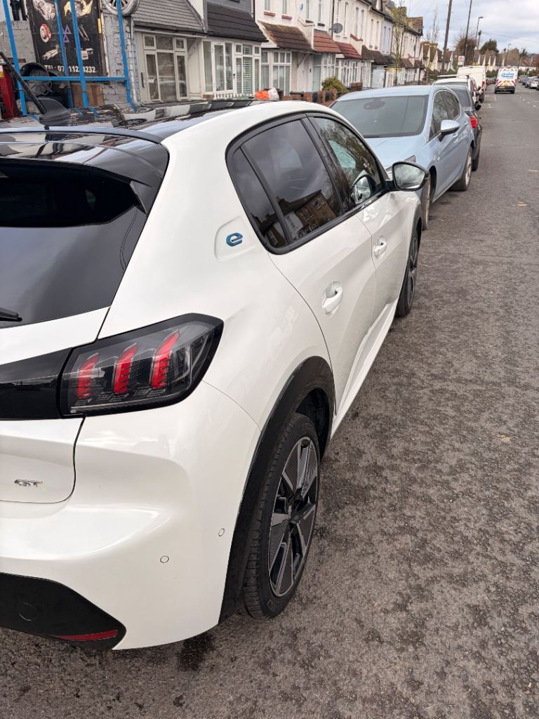 Peugeot 208 electric 2021