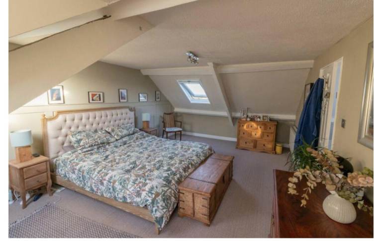 Double room in heart of Plymouth. £149.50 a week.