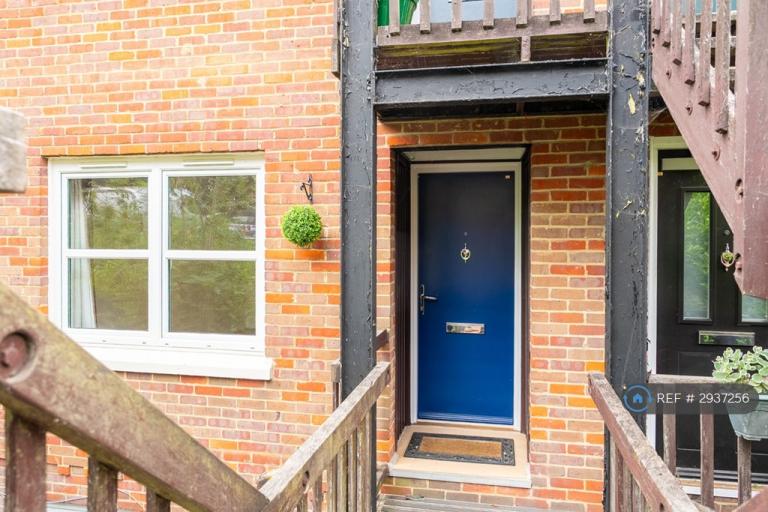 Studio flat in Church Lane, Hatfield, AL9 (#2937256)