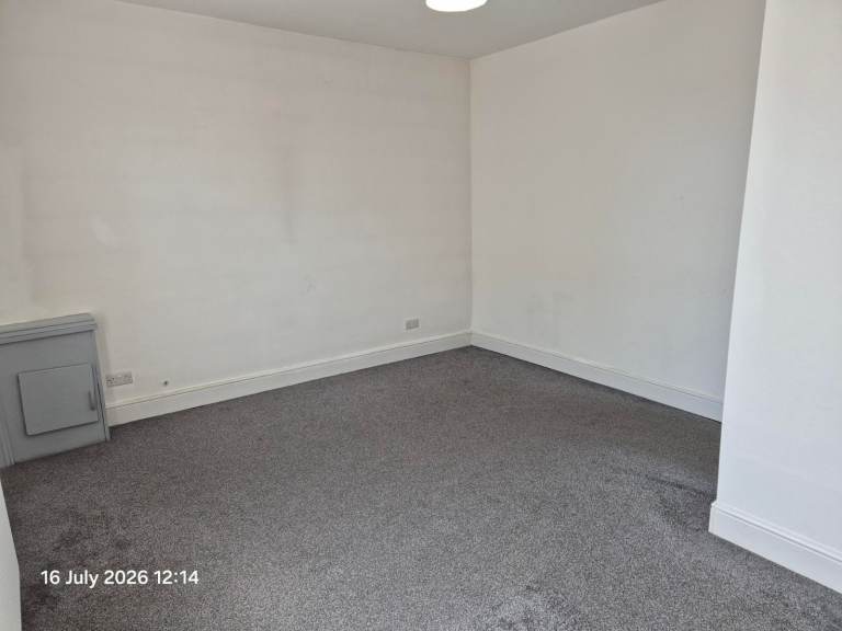 FLAT TO LET - BLACKBURN - 1 BEDROOM - £495