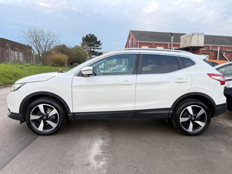 2015 Nissan Qashqai 1.2 DiG-T N-Tec+ 5dr HATCHBACK Petrol Manual
